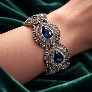 Elegant Silver and Blue Teardrop Bracelet